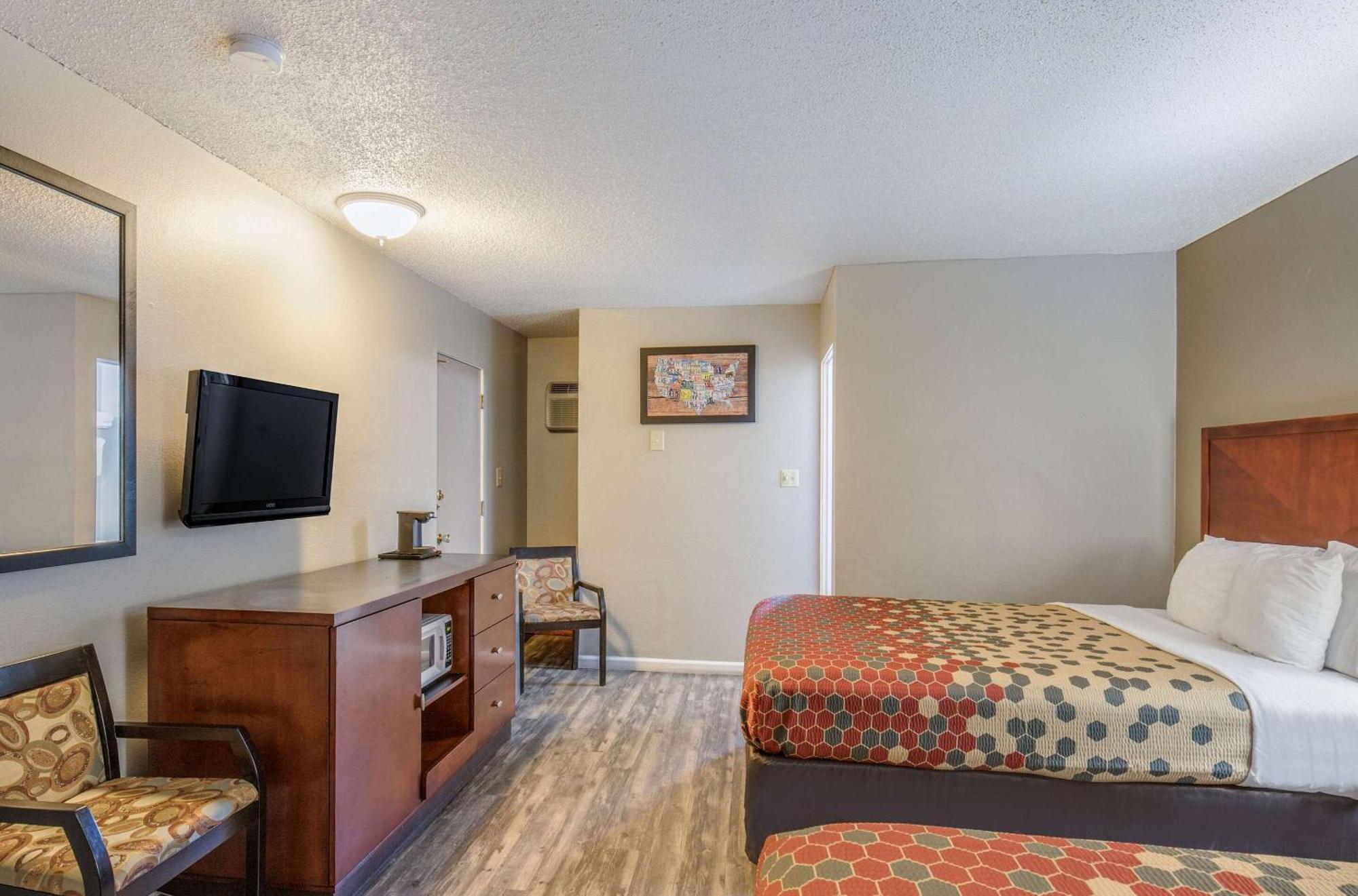 Econo Lodge Inn & Suites Yreka Bagian luar foto