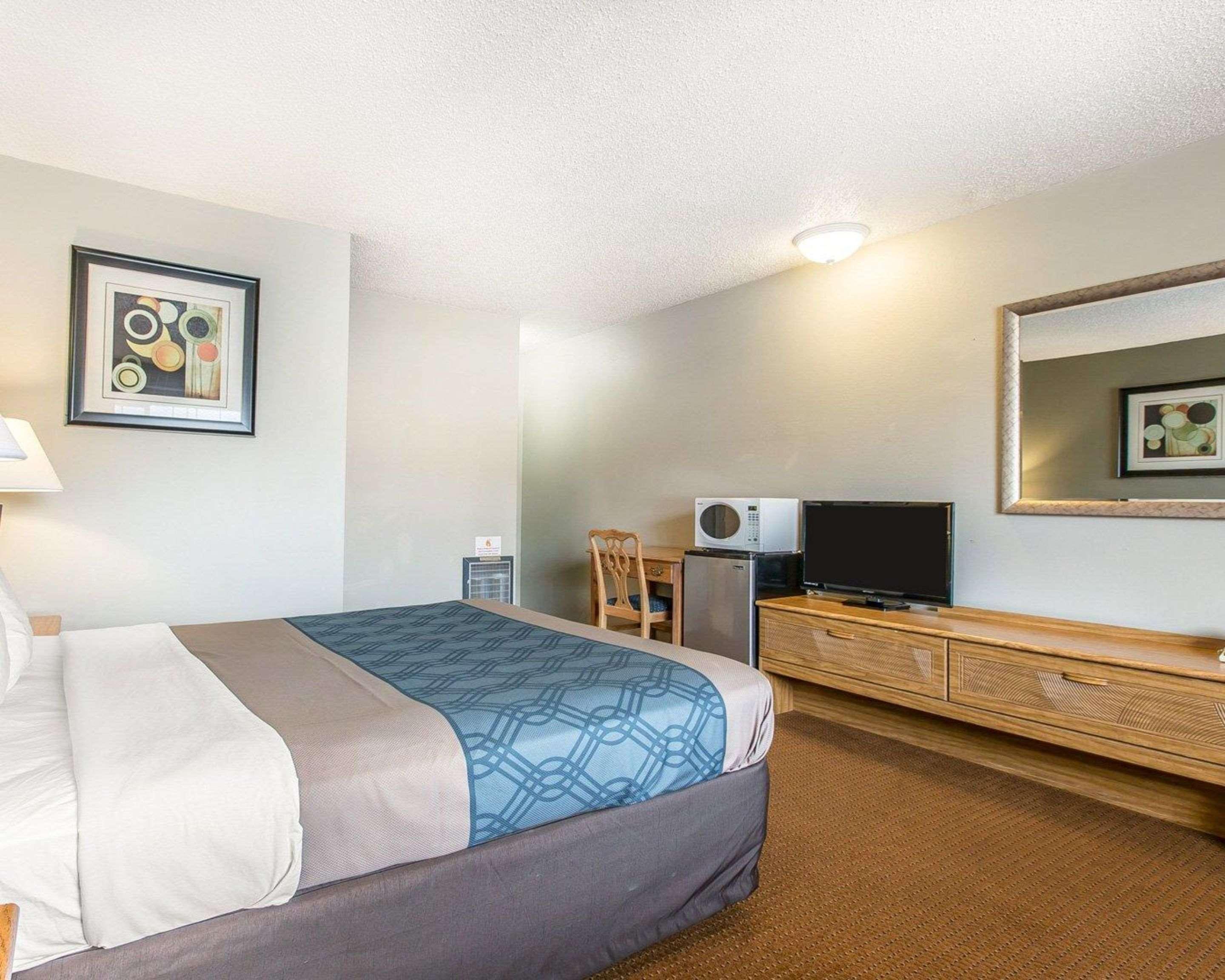 Econo Lodge Inn & Suites Yreka Bagian luar foto
