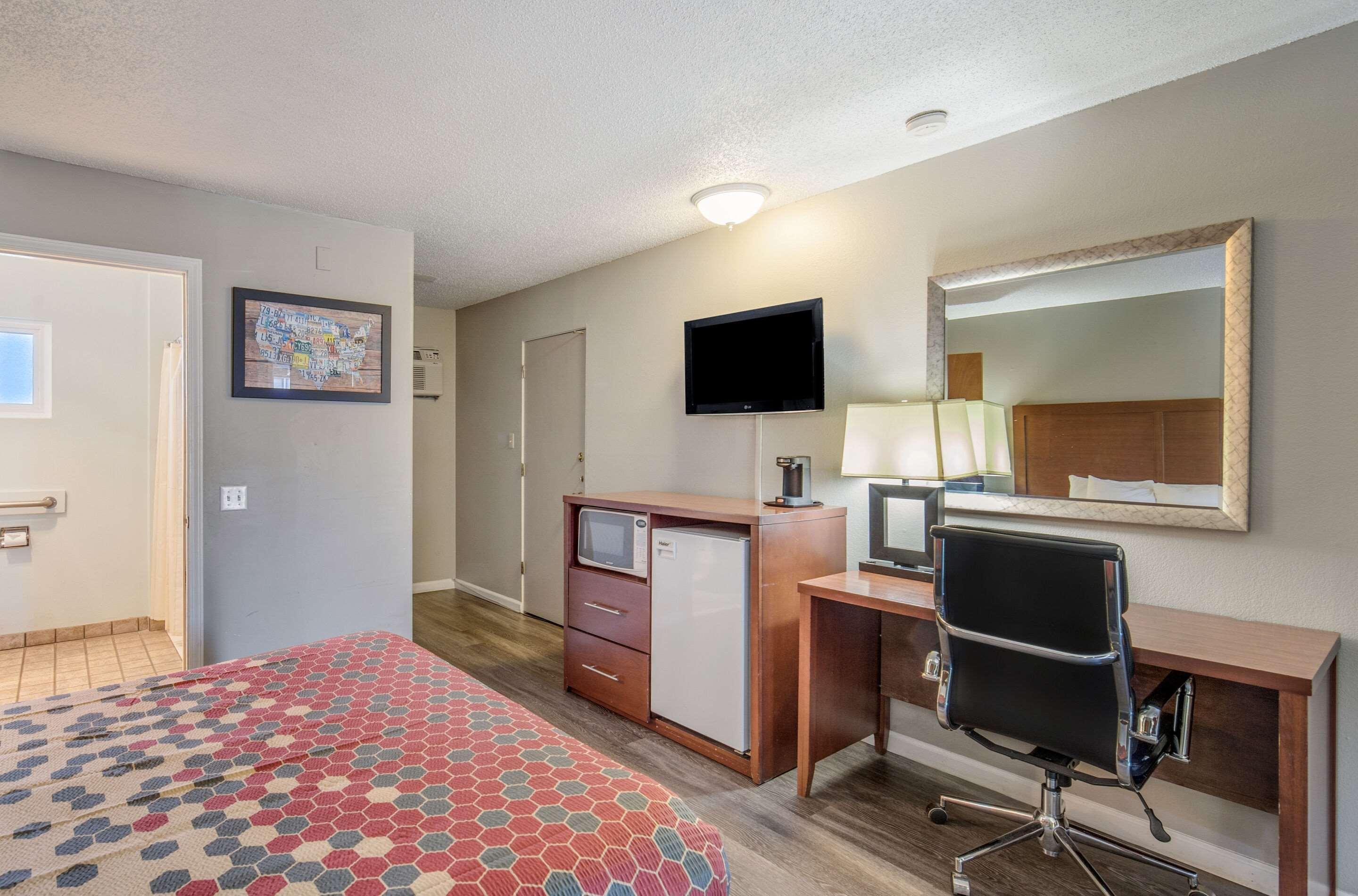 Econo Lodge Inn & Suites Yreka Bagian luar foto