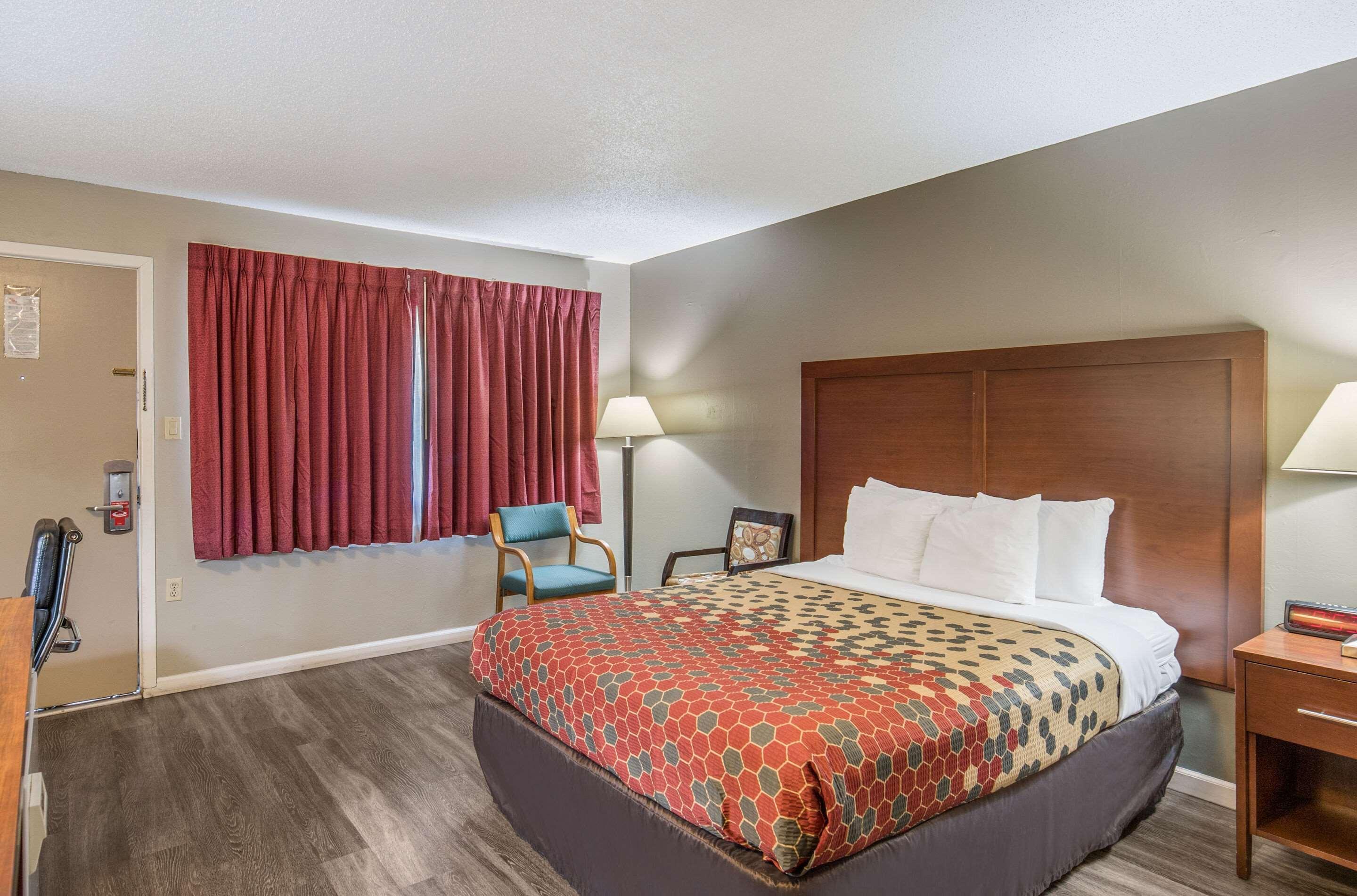 Econo Lodge Inn & Suites Yreka Bagian luar foto
