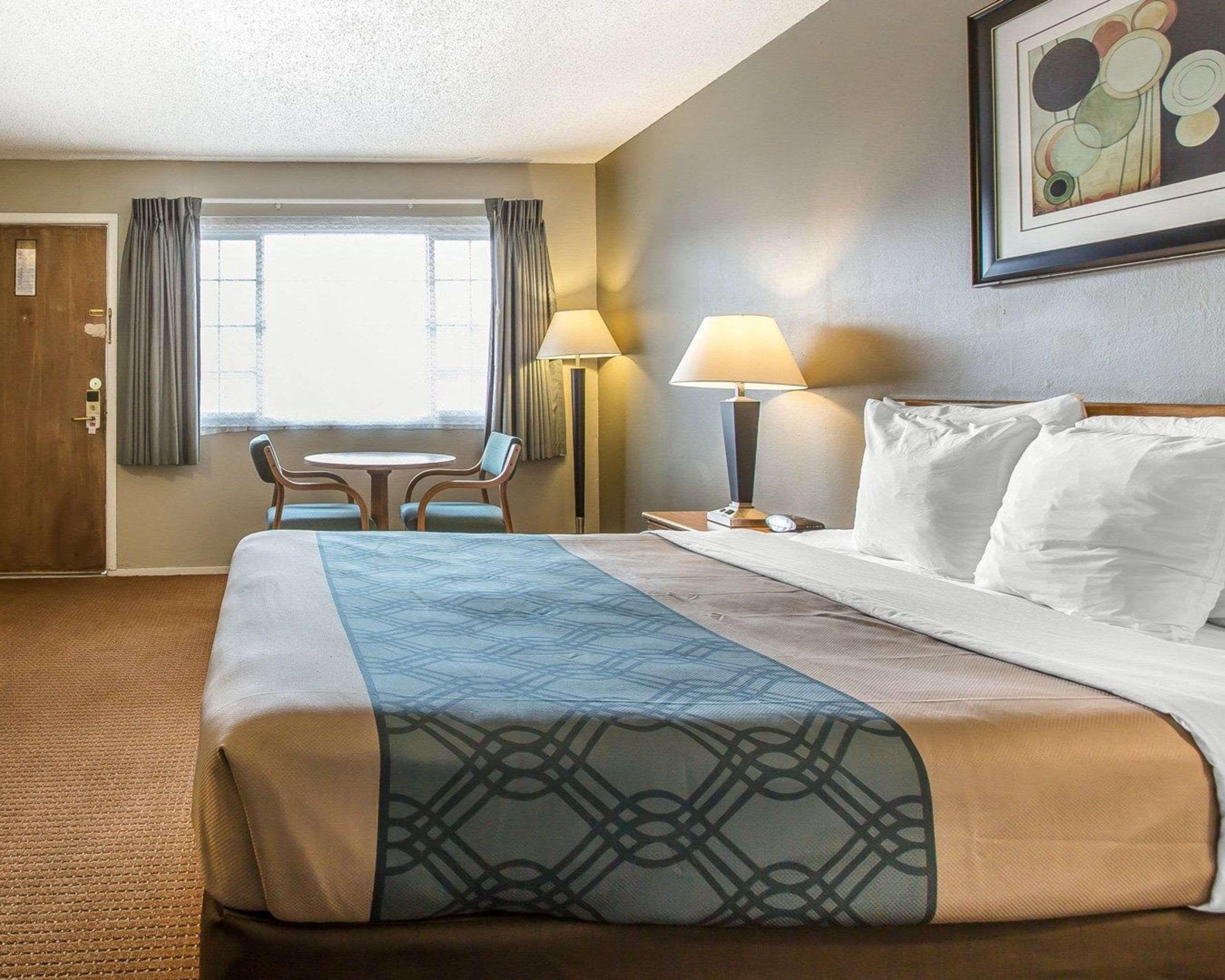 Econo Lodge Inn & Suites Yreka Bagian luar foto