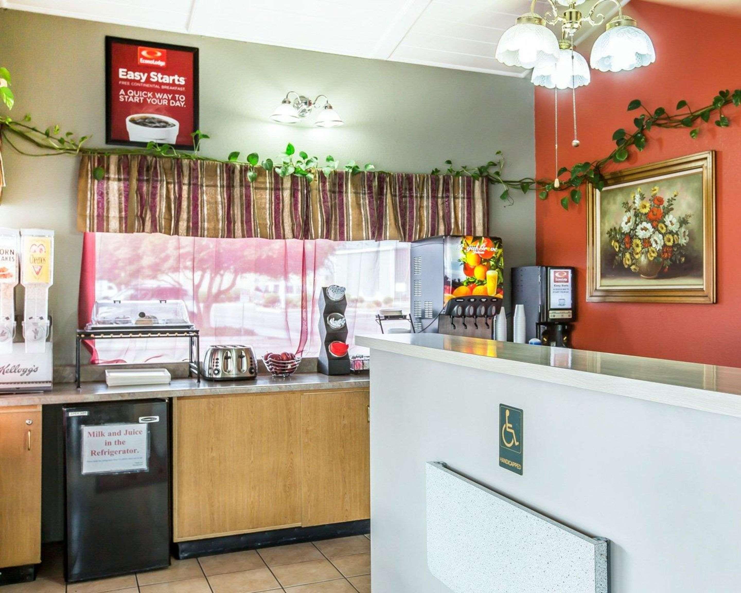 Econo Lodge Inn & Suites Yreka Bagian luar foto