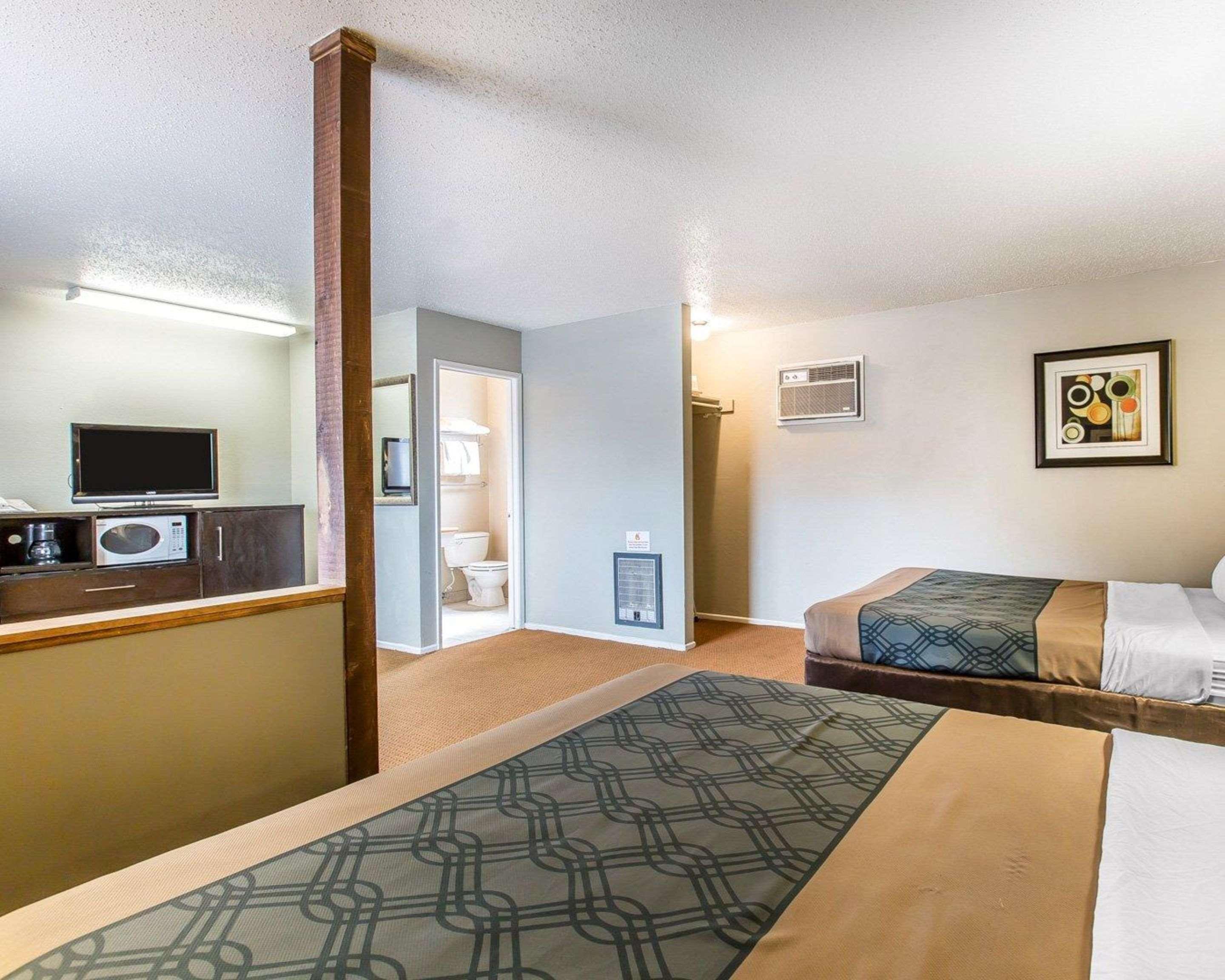 Econo Lodge Inn & Suites Yreka Bagian luar foto