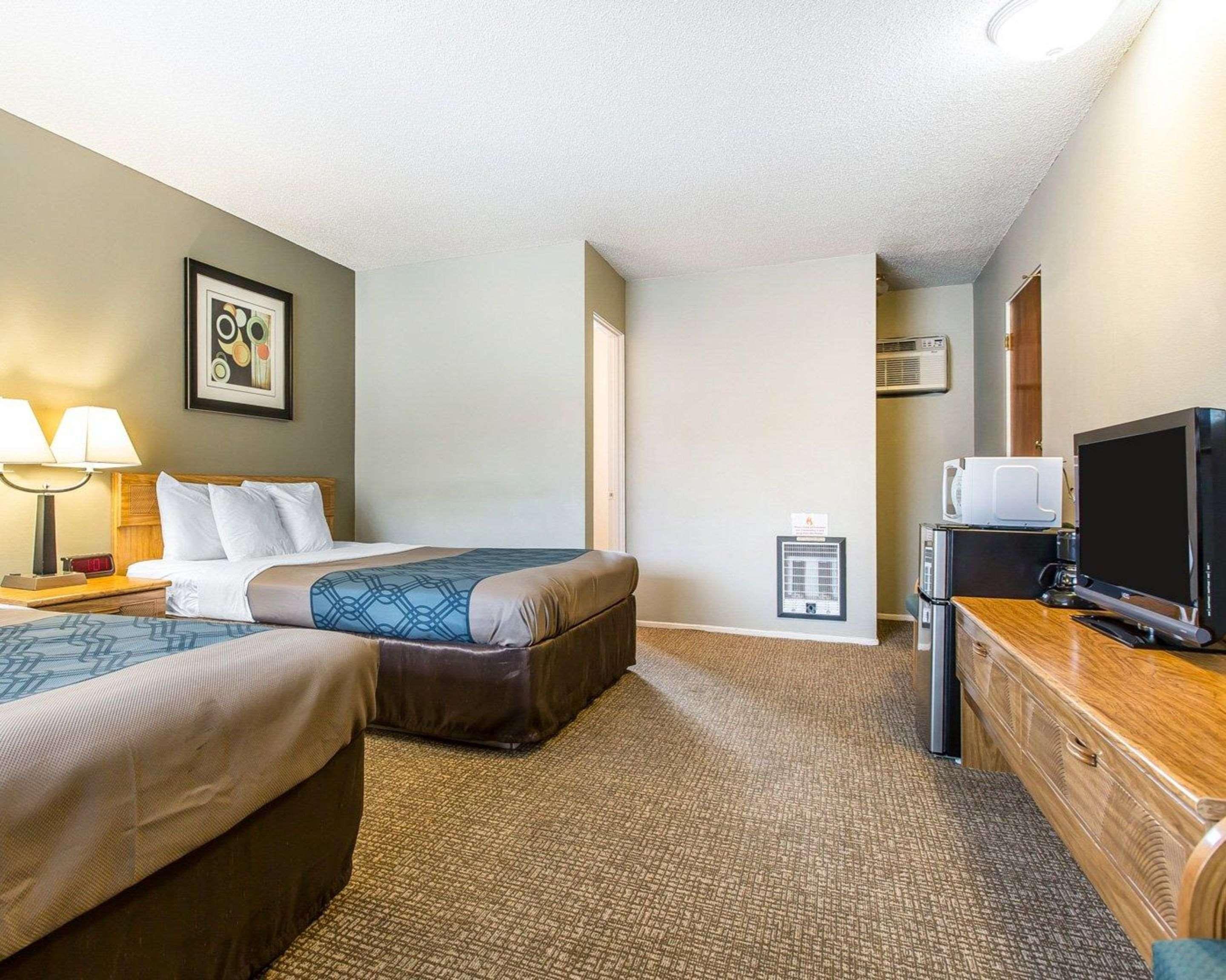 Econo Lodge Inn & Suites Yreka Bagian luar foto