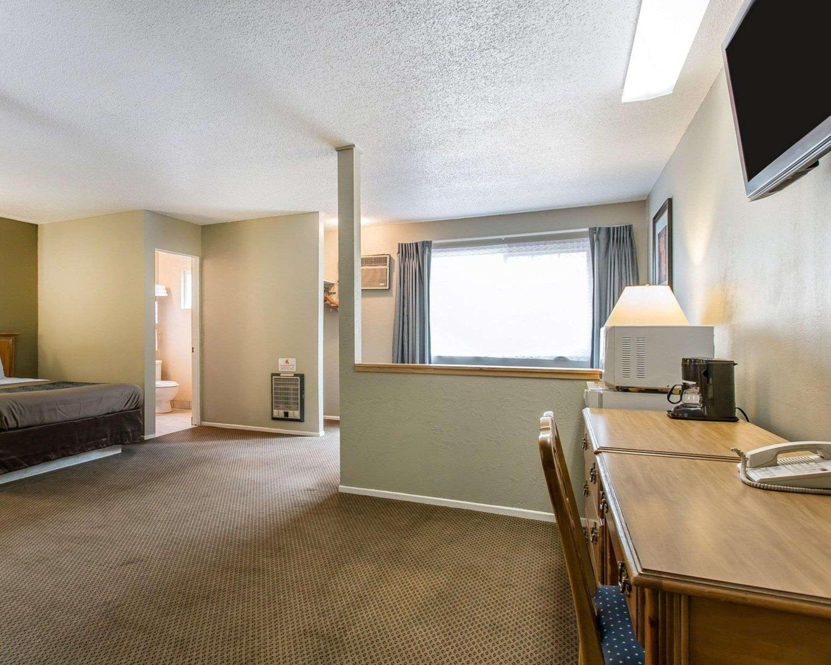 Econo Lodge Inn & Suites Yreka Bagian luar foto