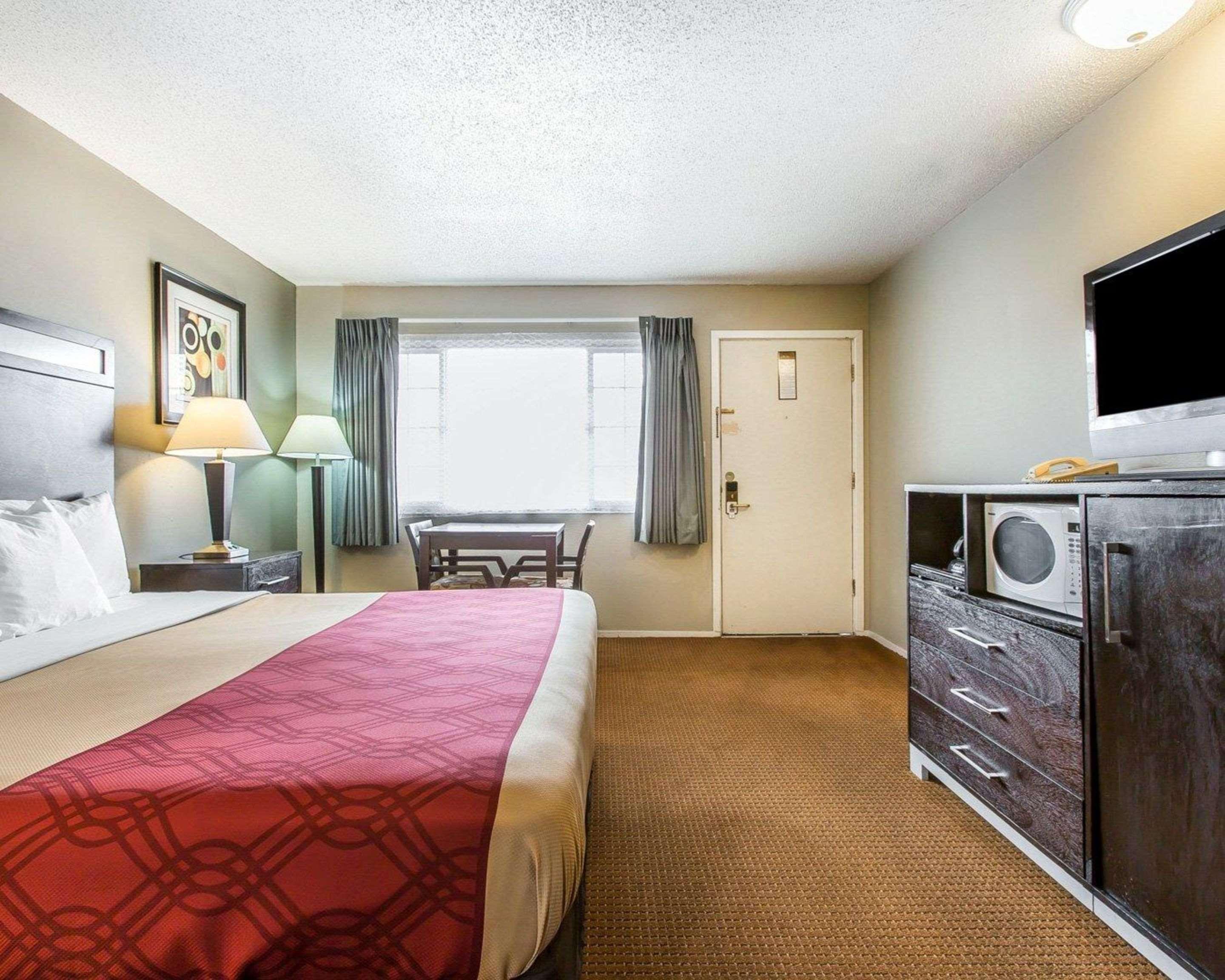 Econo Lodge Inn & Suites Yreka Bagian luar foto