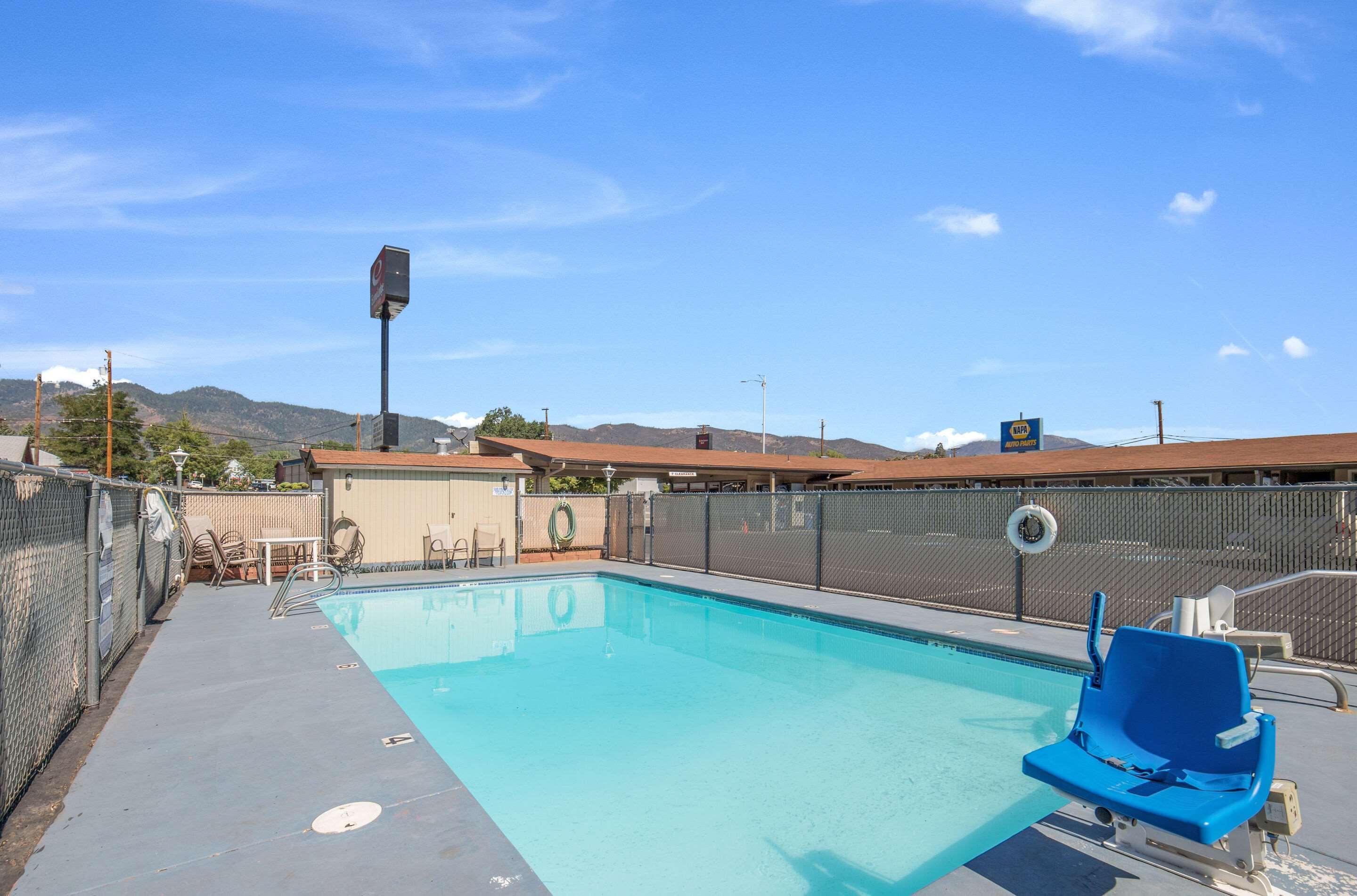 Econo Lodge Inn & Suites Yreka Bagian luar foto