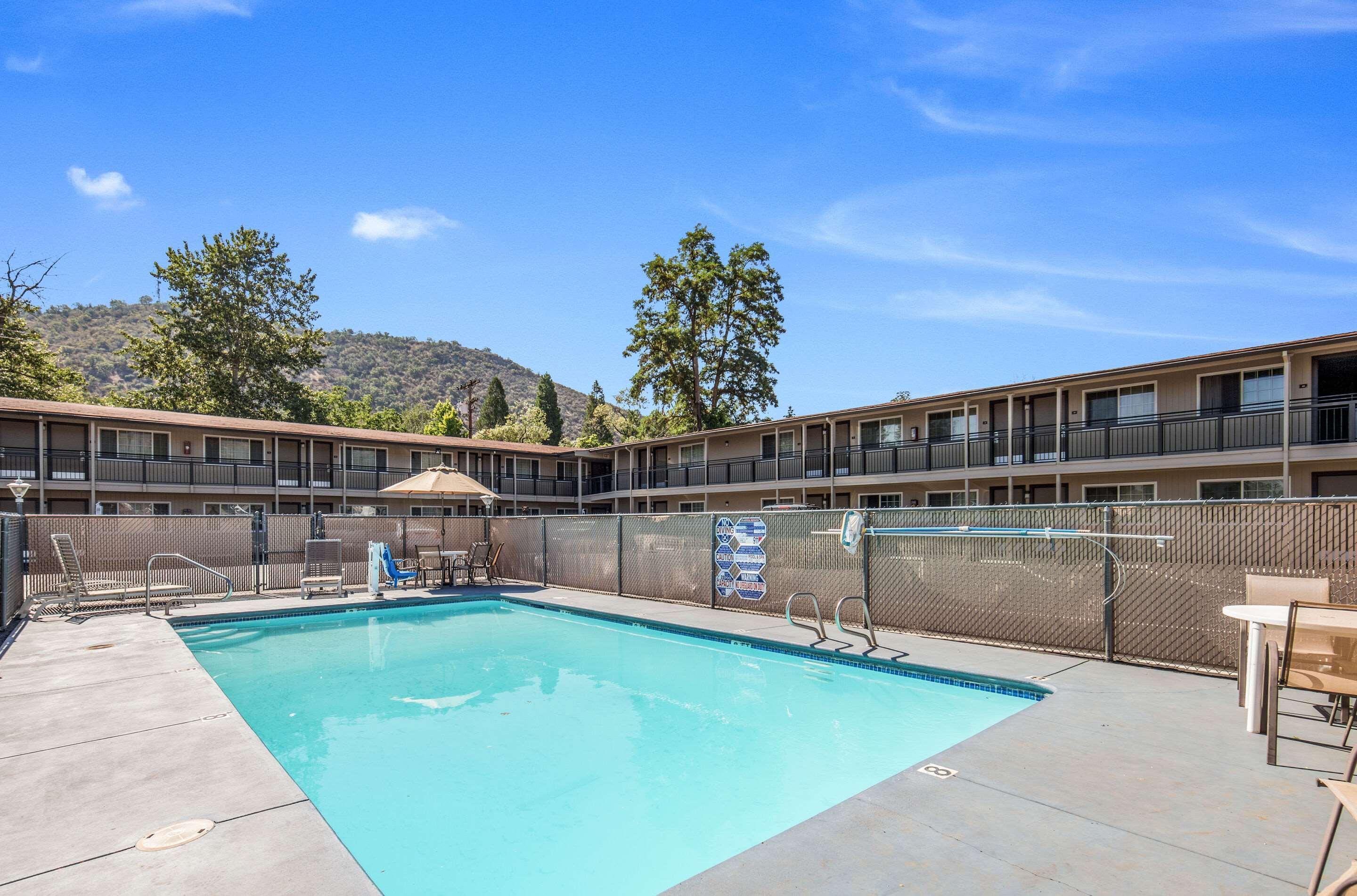 Econo Lodge Inn & Suites Yreka Bagian luar foto