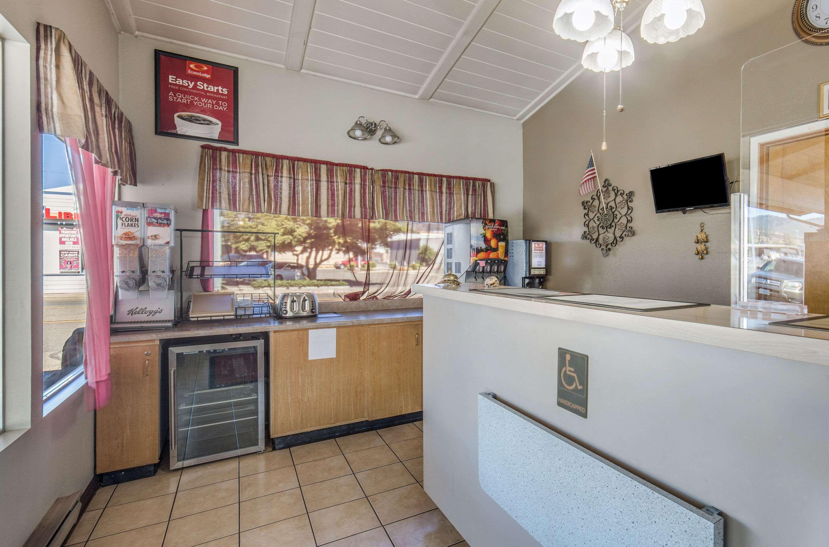 Econo Lodge Inn & Suites Yreka Bagian luar foto