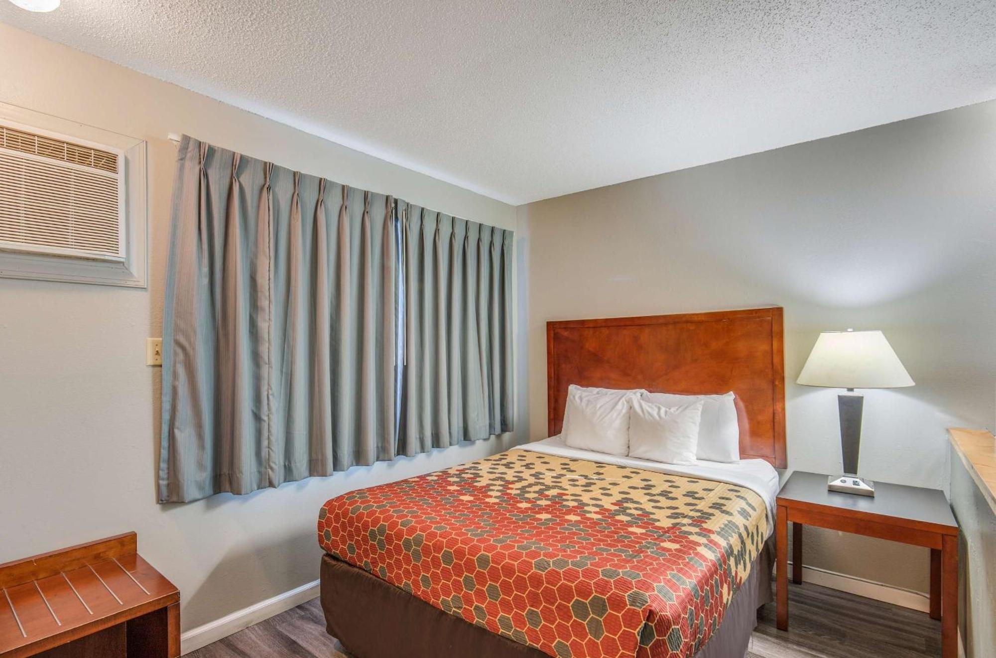 Econo Lodge Inn & Suites Yreka Bagian luar foto