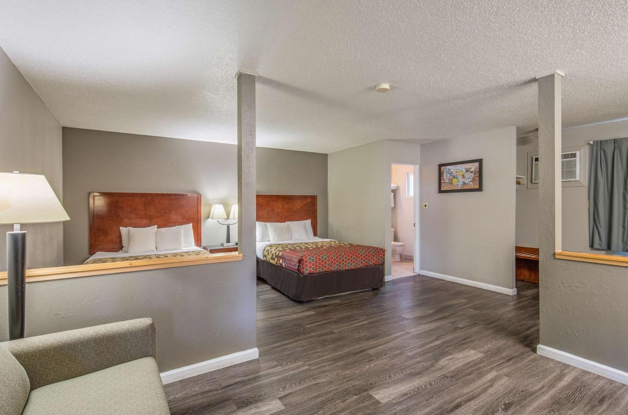 Econo Lodge Inn & Suites Yreka Bagian luar foto