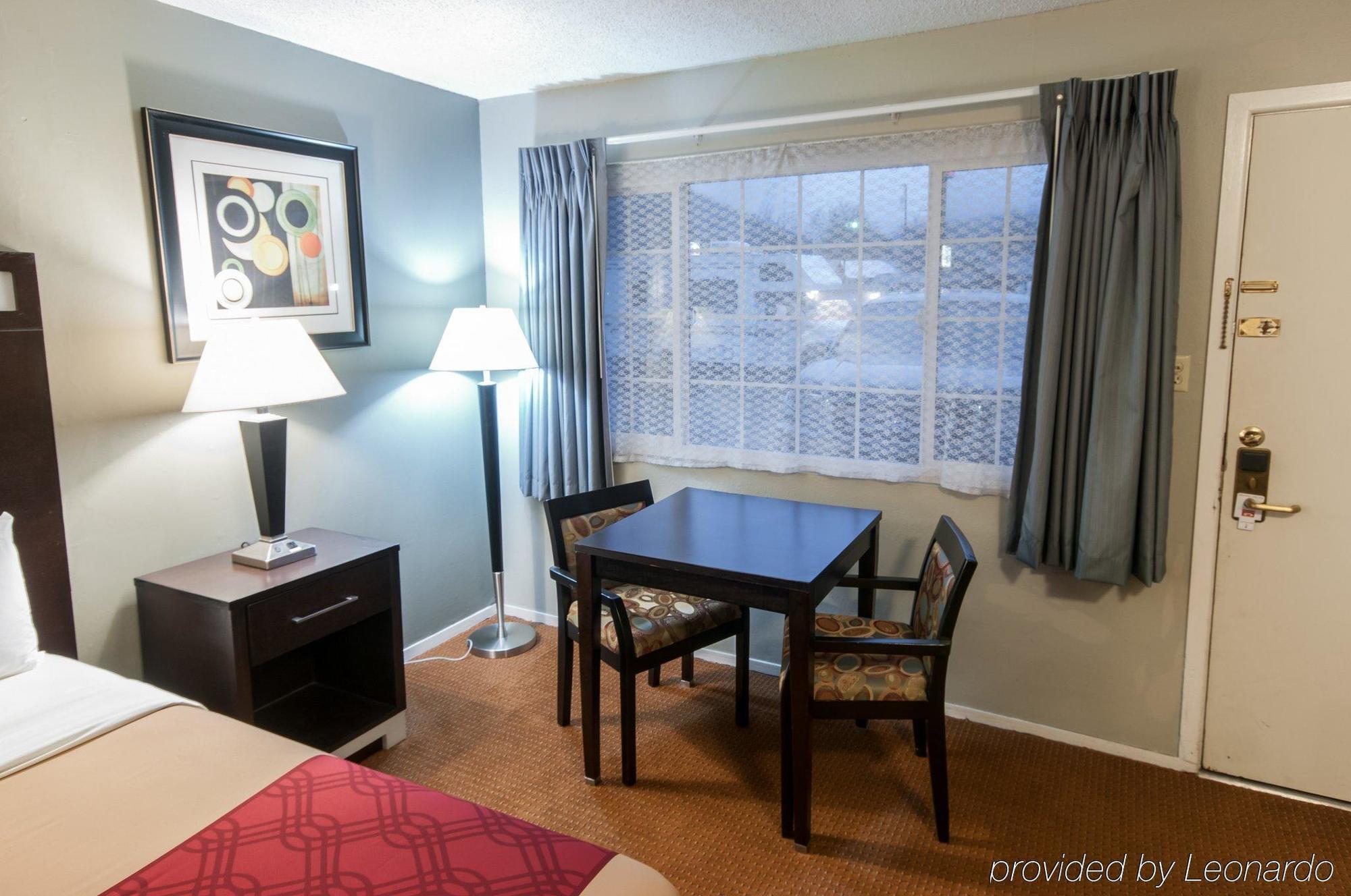 Econo Lodge Inn & Suites Yreka Bagian luar foto