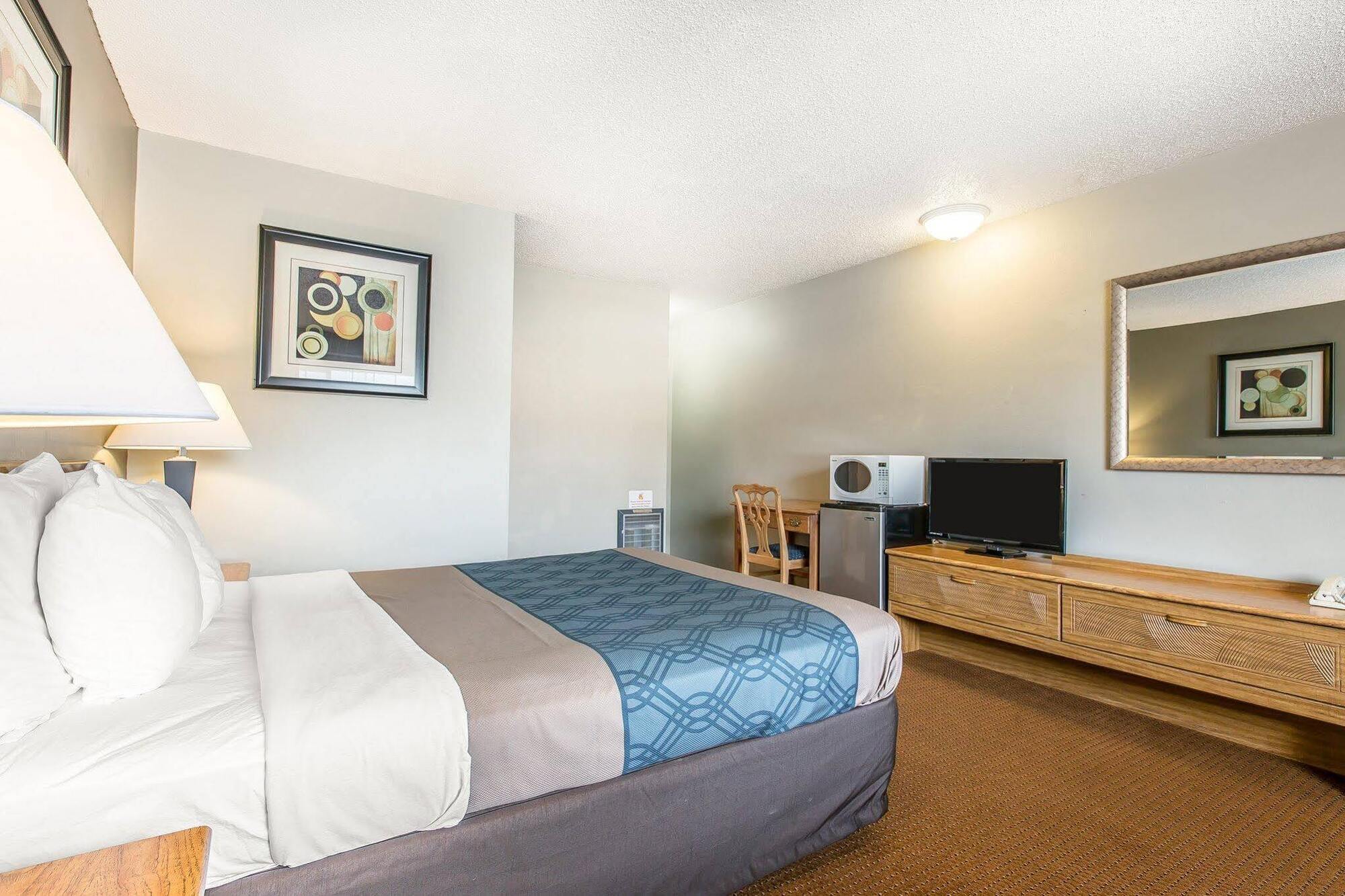 Econo Lodge Inn & Suites Yreka Bagian luar foto